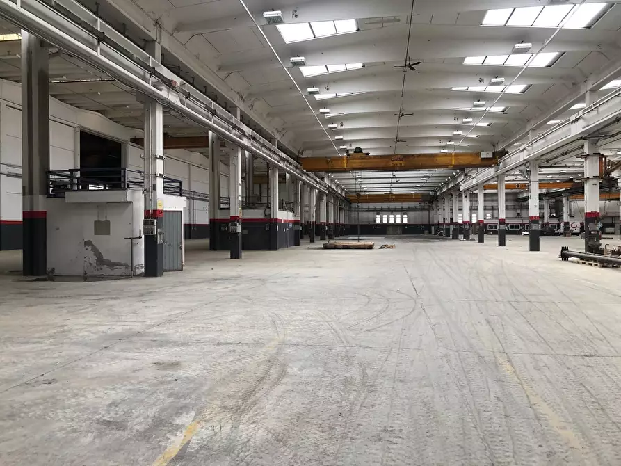 Immagine 7 di Attività artigianale in vendita  a Parma