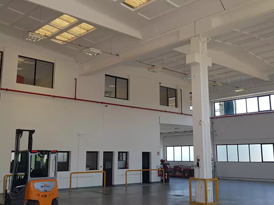 Immagine 4 di Attività artigianale in vendita  a Fidenza