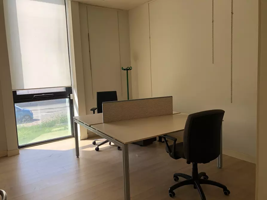 Immagine 13 di Ufficio in vendita  a Parma