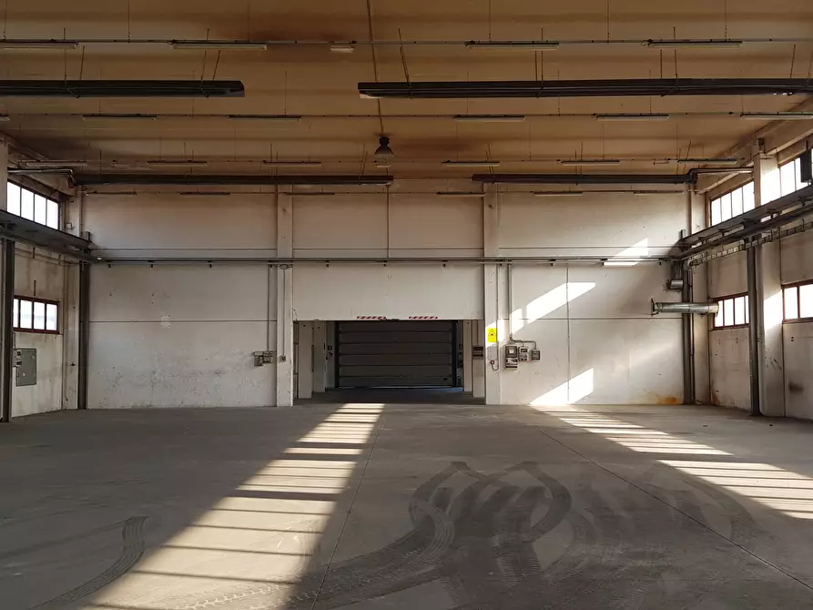 Immagine 2 di Attività artigianale in vendita  a Parma