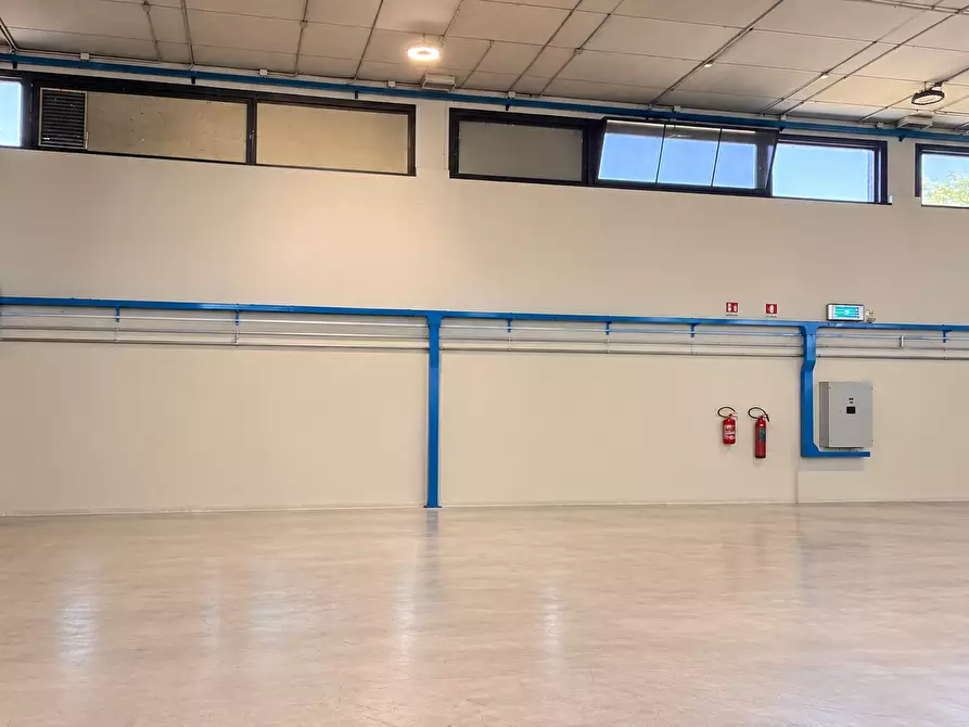 Immagine 2 di Attività artigianale in vendita  a Parma