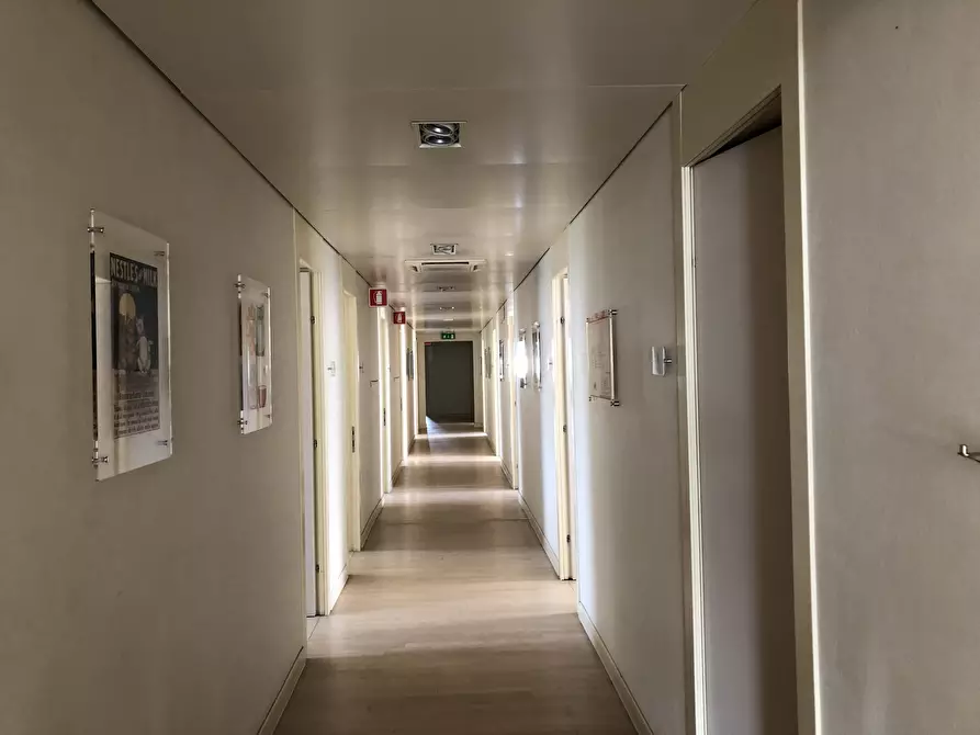 Immagine 10 di Ufficio in affitto  a Parma