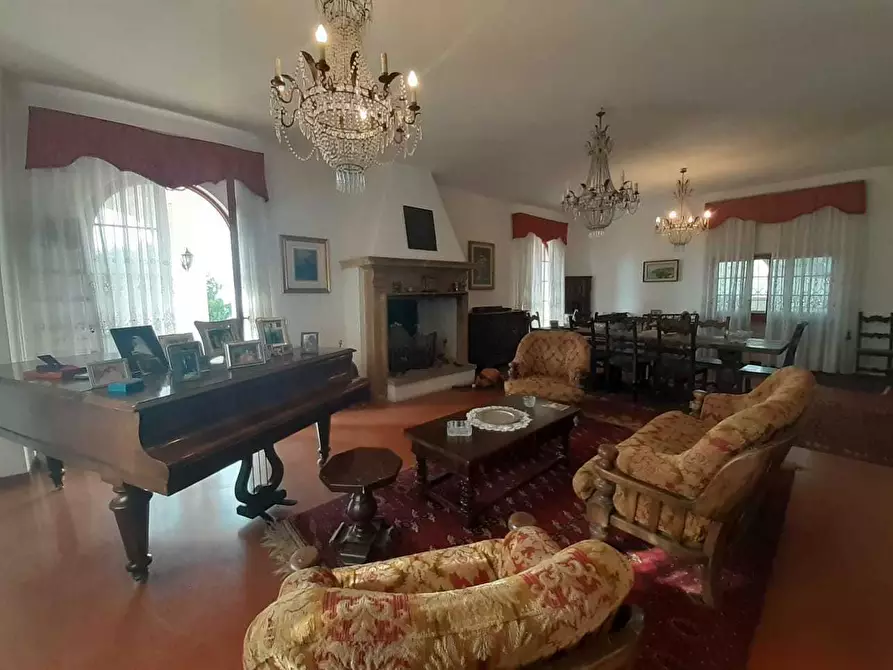 Immagine 29 di Villa in vendita  in VIA chiaravallese a Osimo