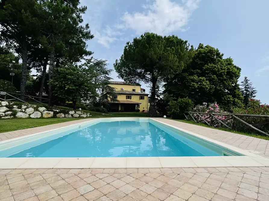 Immagine 1 di Villa in vendita  in VIA CHIARAVALLESE a Osimo