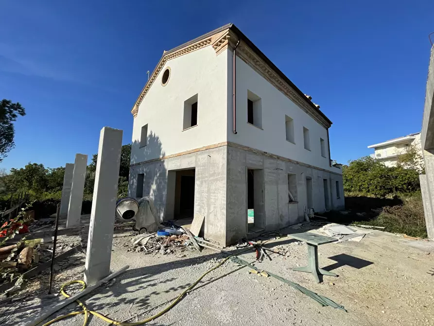 Immagine 3 di Rustico / casale in vendita  in via abbadia a Osimo