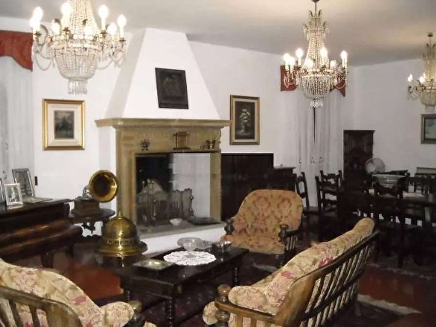 Immagine 19 di Villa in vendita  in VIA chiaravallese a Osimo