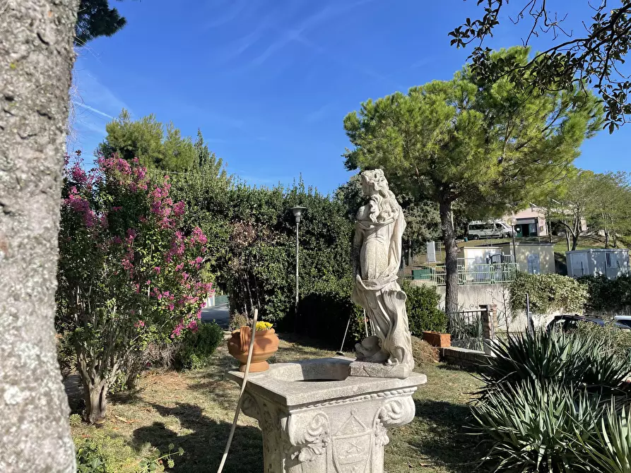 Immagine 11 di Villa in vendita  in VIA chiaravallese a Osimo