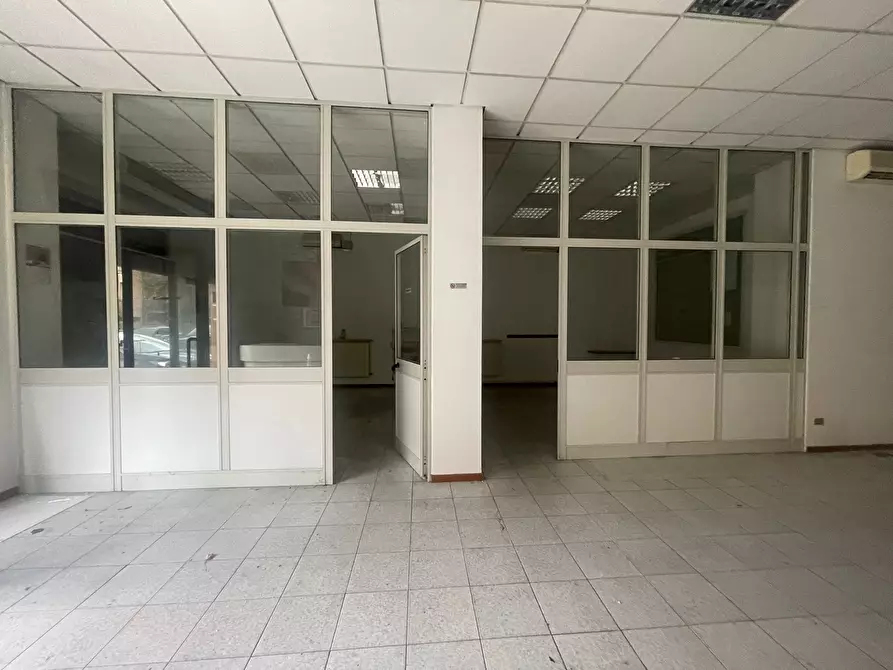 Immagine 7 di Locale commerciale in vendita  in Via Conca a Ancona