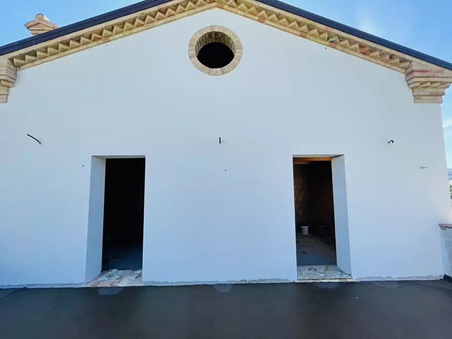 Immagine 31 di Rustico / casale in vendita  in via abbadia a Osimo