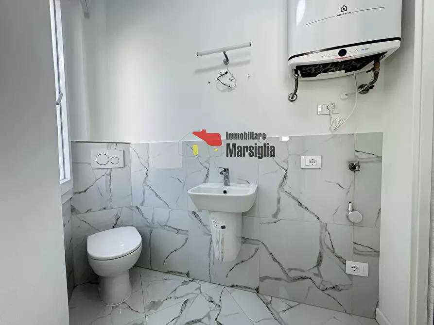 Immagine 14 di Trilocale in vendita  in Corso degli Inglesi 533 a San Remo