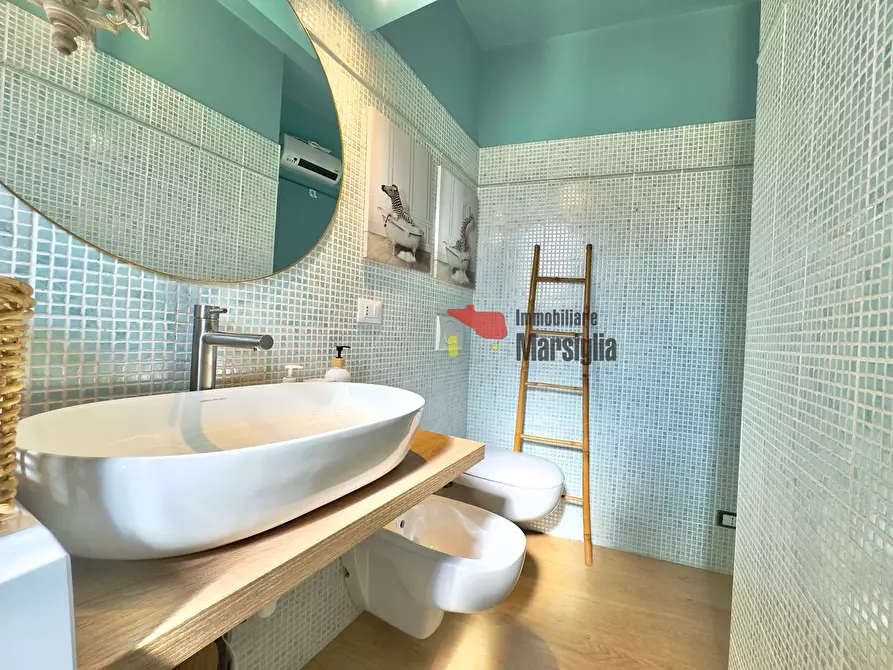 Immagine 10 di Bilocale in vendita  in Via Feraldi 20 a San Remo