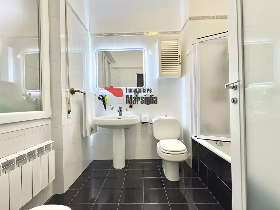 Immagine 17 di Quadrilocale in vendita  in Strada Solaro 14 a San Remo