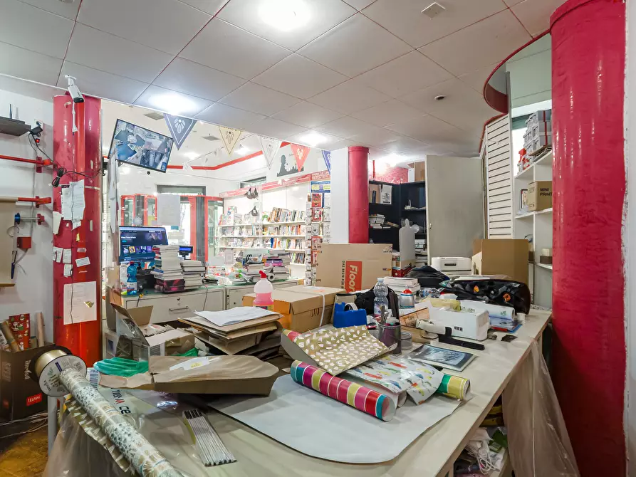 Immagine 16 di Locale commerciale in vendita  in Corso Peschiera a Torino