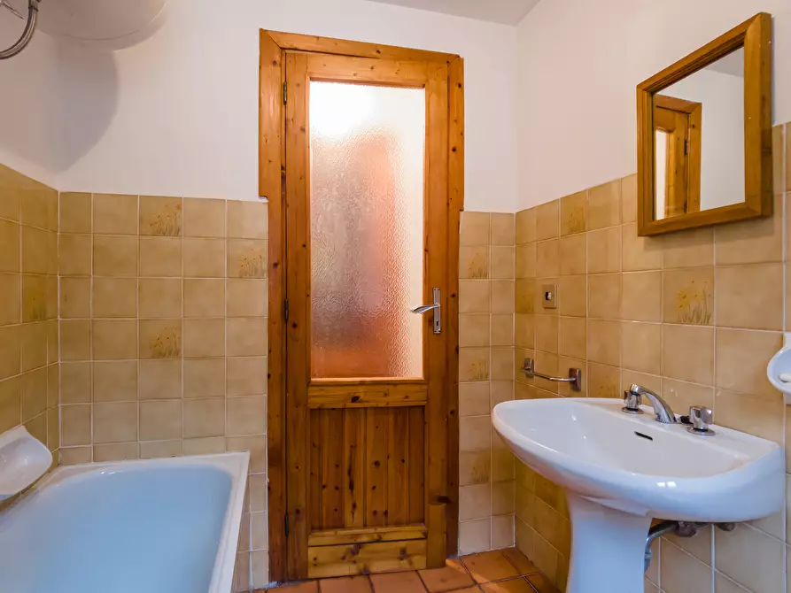 Immagine 30 di Palazzo in vendita  in Via Losa a Pessinetto