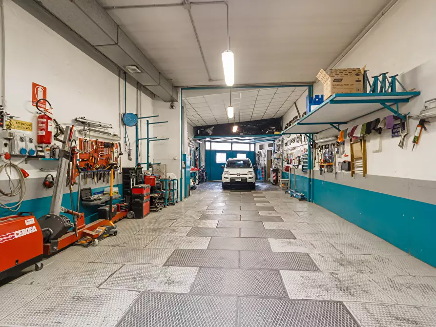 Immagine 7 di Laboratorio in vendita  in Via Magenta a Torino