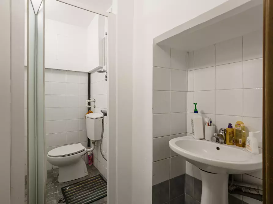 Immagine 9 di Trilocale in vendita  in Via Santa Chiara a Torino