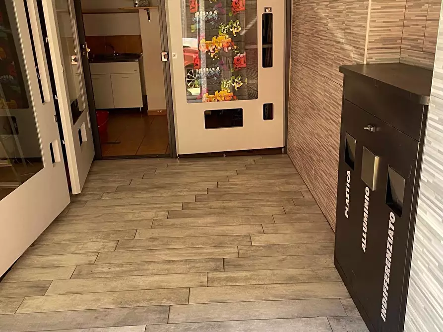 Immagine 8 di Locale commerciale in vendita  in Via Giulia di Barolo a Torino