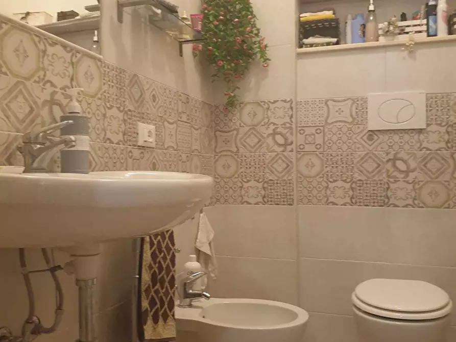 Immagine 14 di Appartamento in vendita  a Livorno