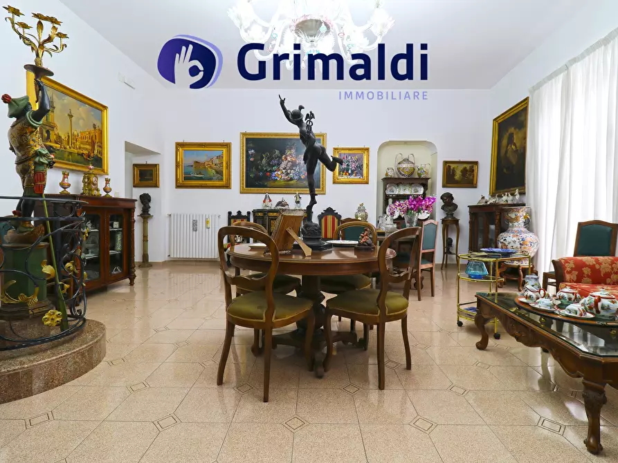 Immagine 16 di Quadrilocale in vendita  in Via Chiatamone a Napoli