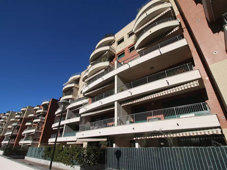 Immagine 2 di Trilocale in vendita  a Como