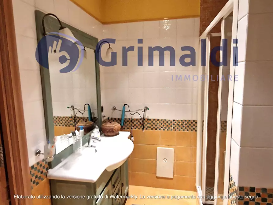 Immagine 24 di Pentalocale in vendita  in Via Pietro Castellino 141 a Napoli