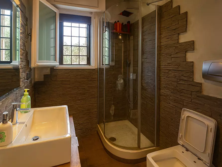 Immagine 11 di Trilocale in vendita  in Via Leonida Rech 58 a Roma