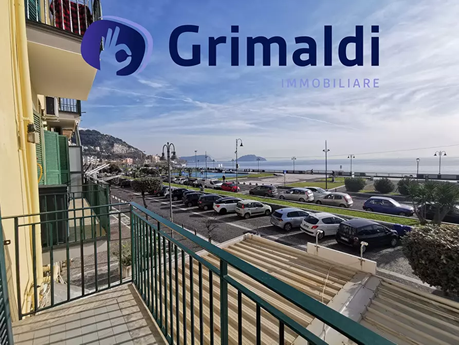 Immagine 2 di Trilocale in vendita  a Pozzuoli