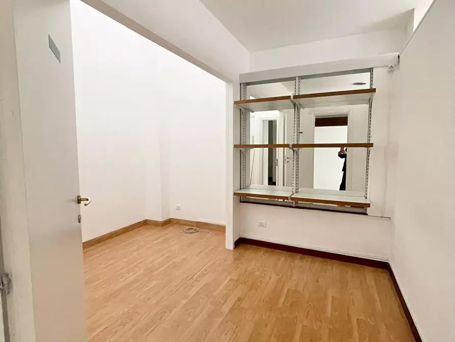 Immagine 6 di Locale commerciale in affitto  in Via G. D'Annunzio 61 a Lecce