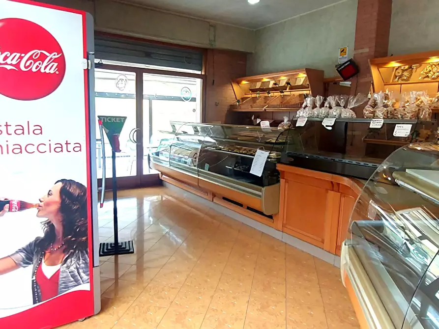 Immagine 21 di Locale commerciale in vendita  in Viale Porta Pia 5 a Brindisi