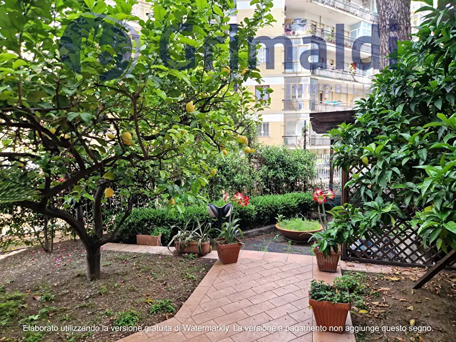 Immagine 2 di Pentalocale in vendita  in Via Pietro Castellino 141 a Napoli