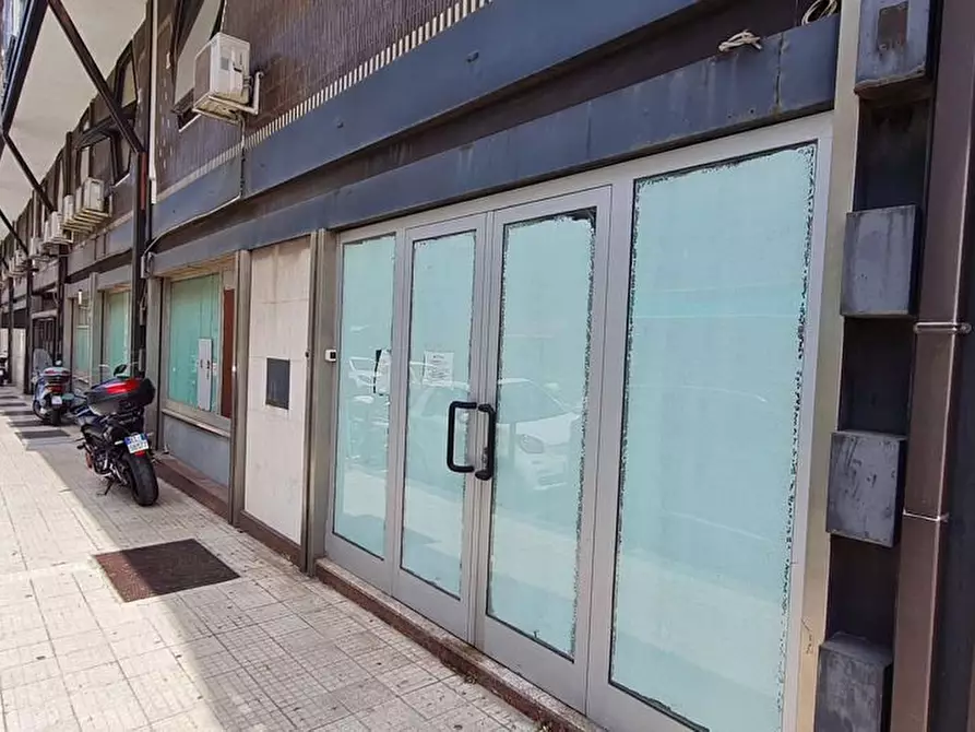 Immagine 5 di Locale commerciale in vendita  in Via dei Mille 249 a Messina