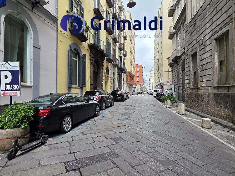 Immagine 41 di Quadrilocale in vendita  in Via Chiatamone a Napoli