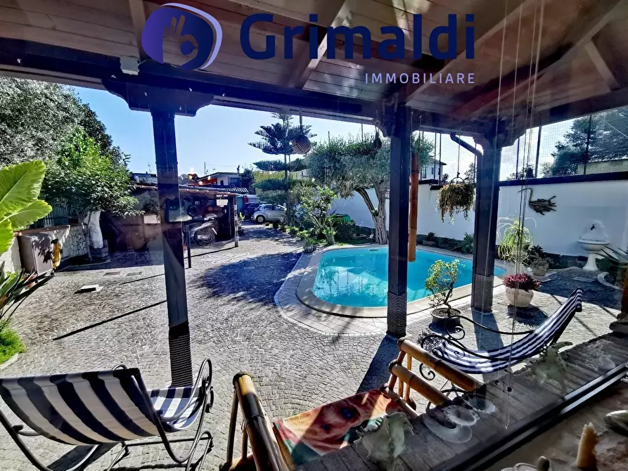 Immagine 5 di Villa in vendita  a Napoli