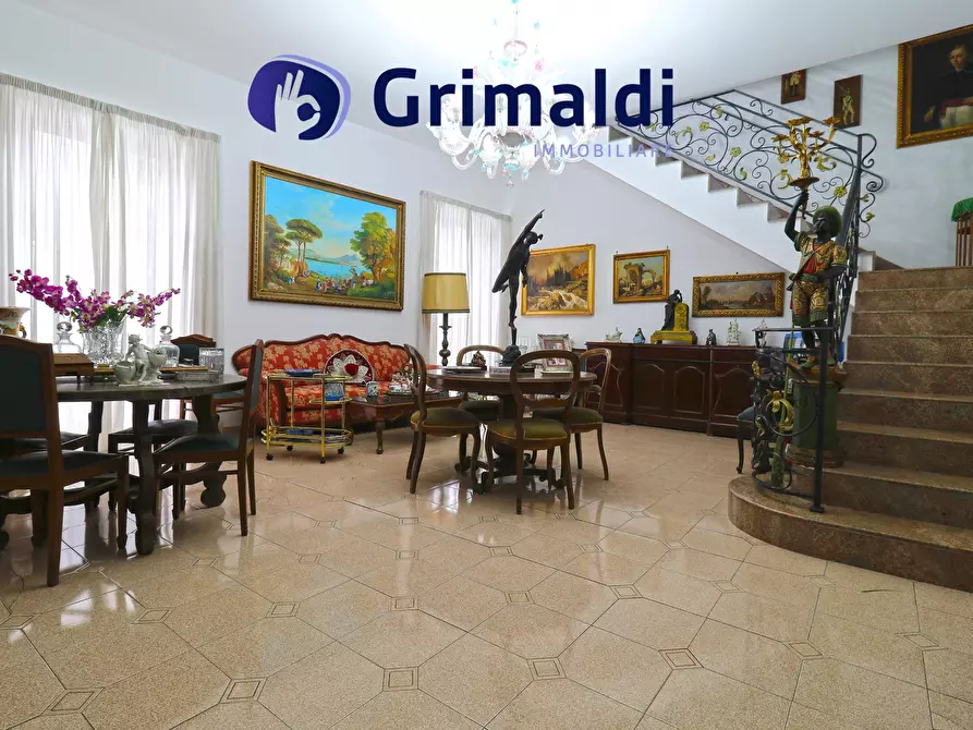 Immagine 15 di Quadrilocale in vendita  in Via Chiatamone a Napoli