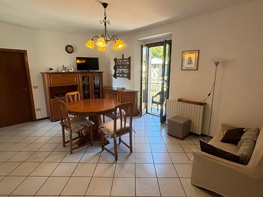 Immagine 3 di Appartamento in vendita  in Frazione Calozzo 128 a Pianello Del Lario