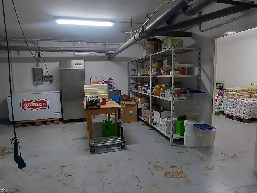 Immagine 48 di Locale commerciale in vendita  in Viale Porta Pia 5 a Brindisi