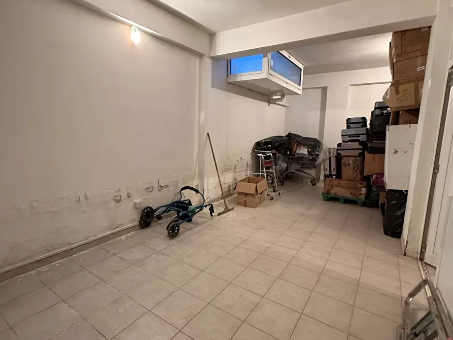 Immagine 16 di Locale commerciale in vendita  in Via Santa Maria 160 a Nettuno