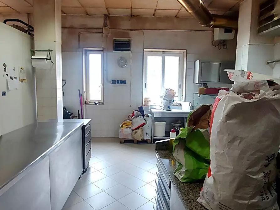 Immagine 14 di Locale commerciale in vendita  in Viale Porta Pia 5 a Brindisi