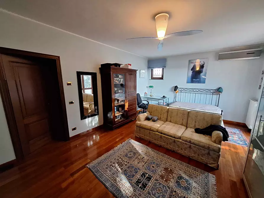 Immagine 30 di Villa in vendita  a Caresanablot