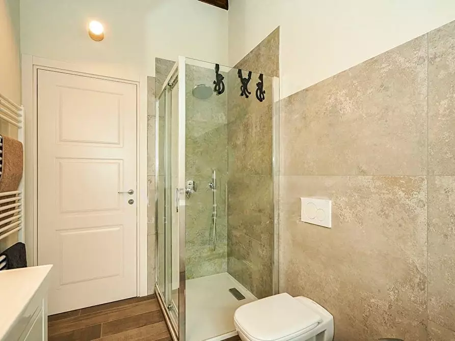 Immagine 11 di Rustico / casale in vendita  in Via C. Battisti 4 a Merone