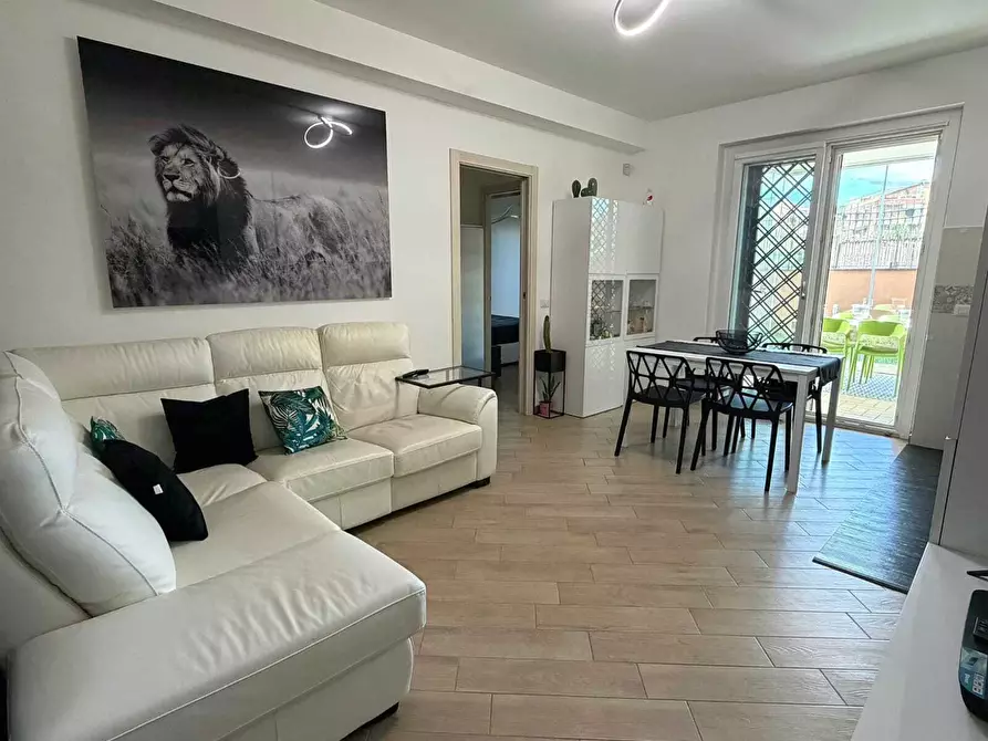 Immagine 3 di Trilocale in vendita  in Via Luigi Einaudi 11 a Marino