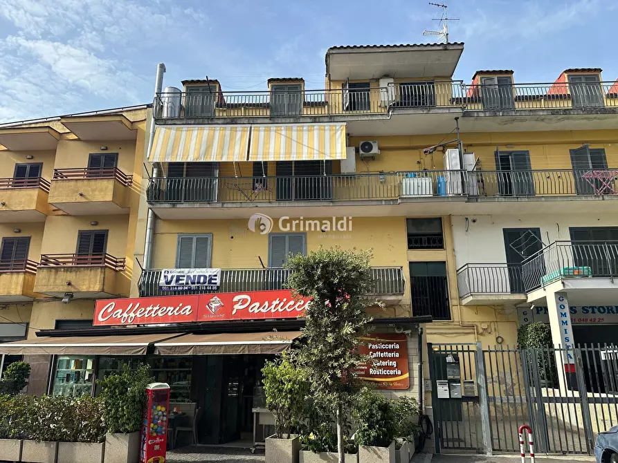 Immagine 9 di Trilocale in vendita  in Via Nazionale delle Puglie 27 a Casalnuovo Di Napoli