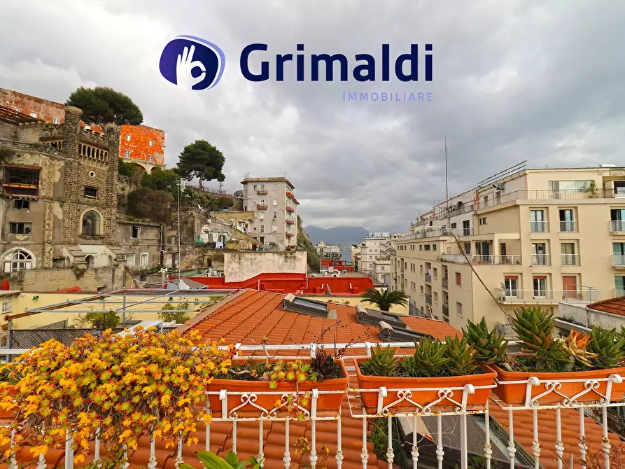 Immagine 29 di Quadrilocale in vendita  in Via Chiatamone a Napoli