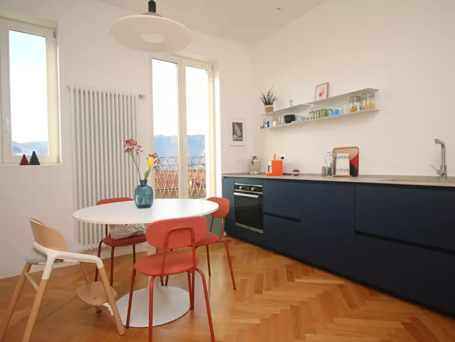 Immagine 1 di Trilocale in vendita  in SALITA SAN DONATO 6 a Como