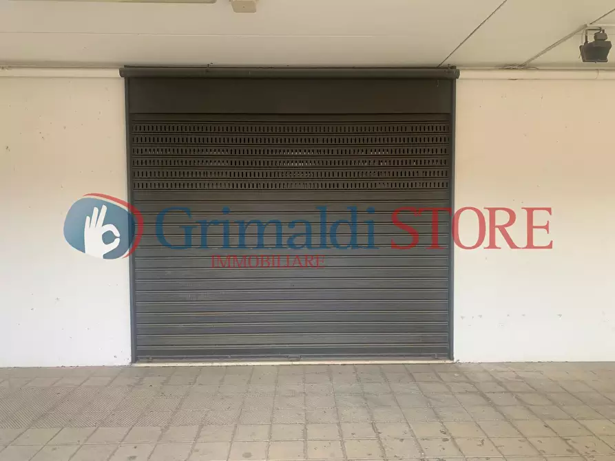 Immagine 25 di Locale commerciale in vendita  in Via Pacinotti 19 a Campi Salentina