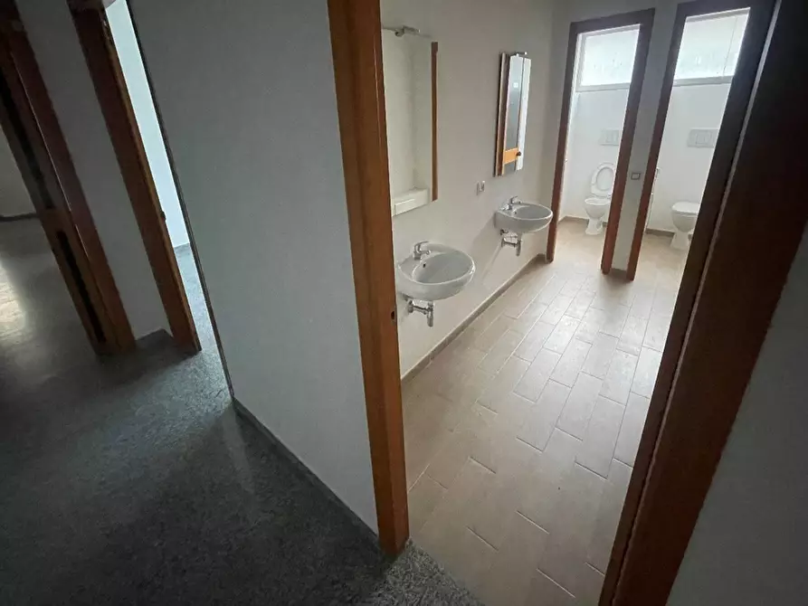 Immagine 4 di Ufficio in affitto  a Cagliari