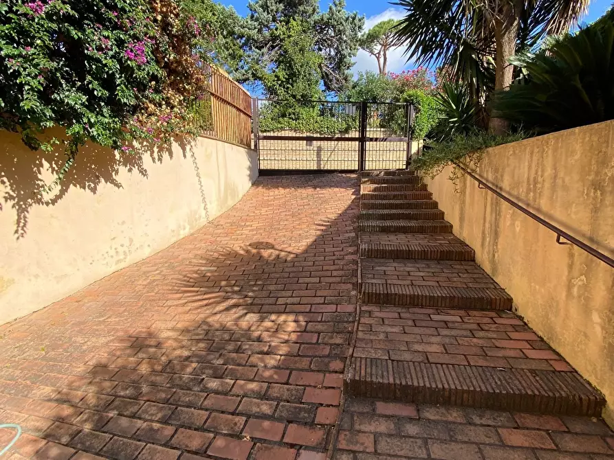 Immagine 3 di Garage in vendita  in VIA PEGASO 2 a Anzio