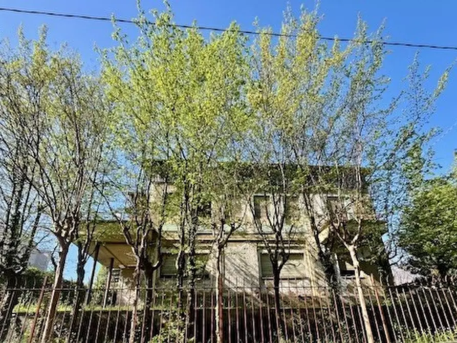 Immagine 3 di Villa in vendita  in Via Fiume a Inverigo