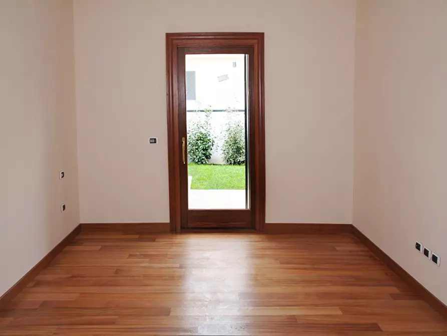 Immagine 9 di Casa bifamiliare in vendita  in Via Aurora 22 a Anzio