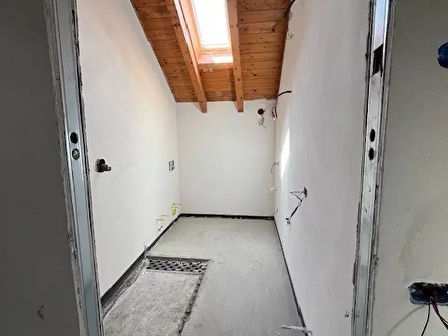 Immagine 16 di Mansarda in vendita  in Via Castello 27 a Canzo